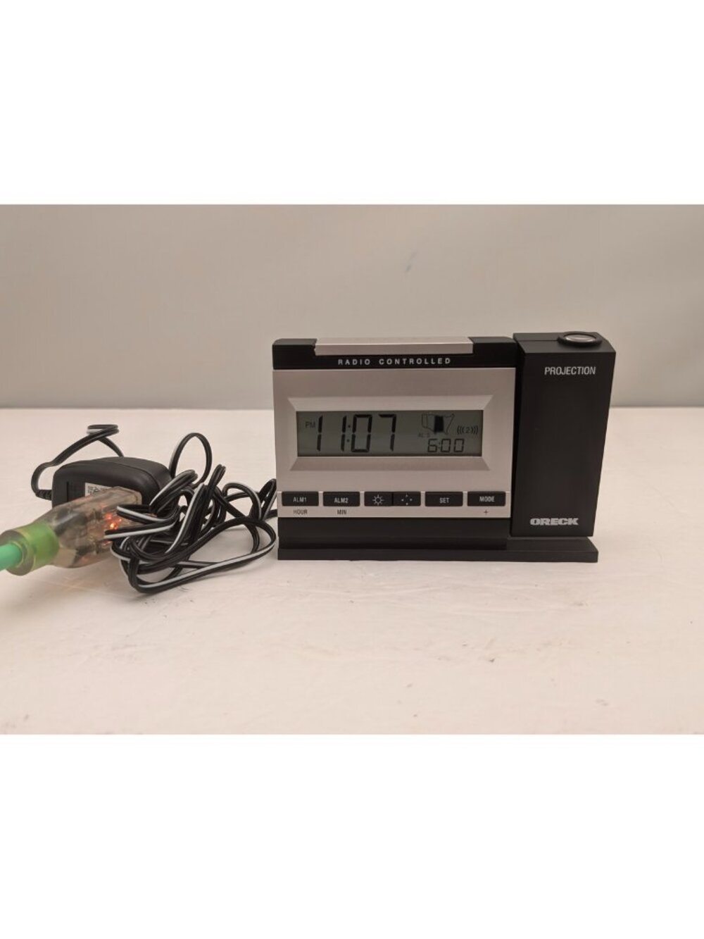ORECK XL 433 MHz Radio Controlled Projection Alarm Clock | PROJCLOCK | Open Box